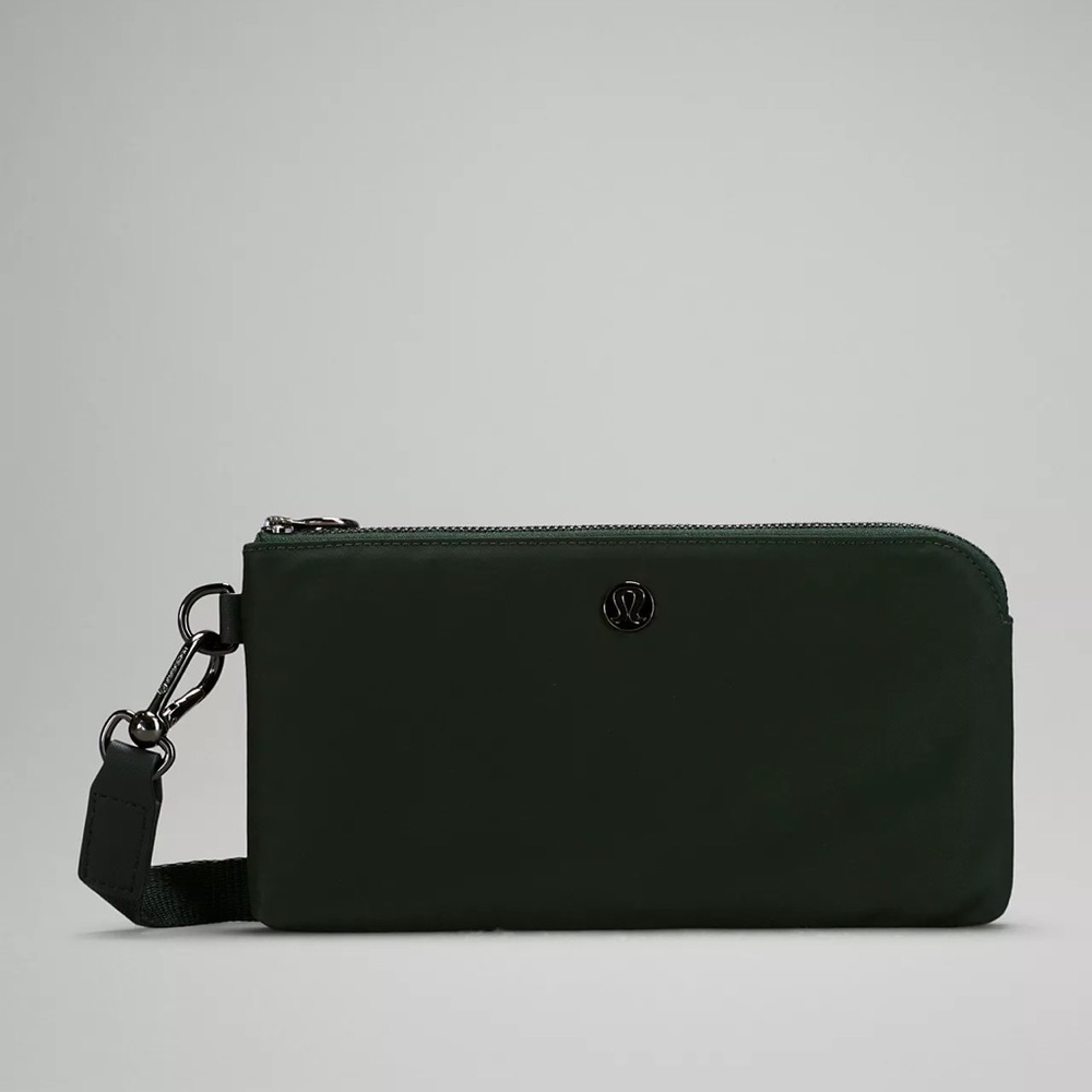 NEW LULULEMON NOW AND ALWAYS POUCH WRISTLET (RAINFOREST GREEN/BLACK)